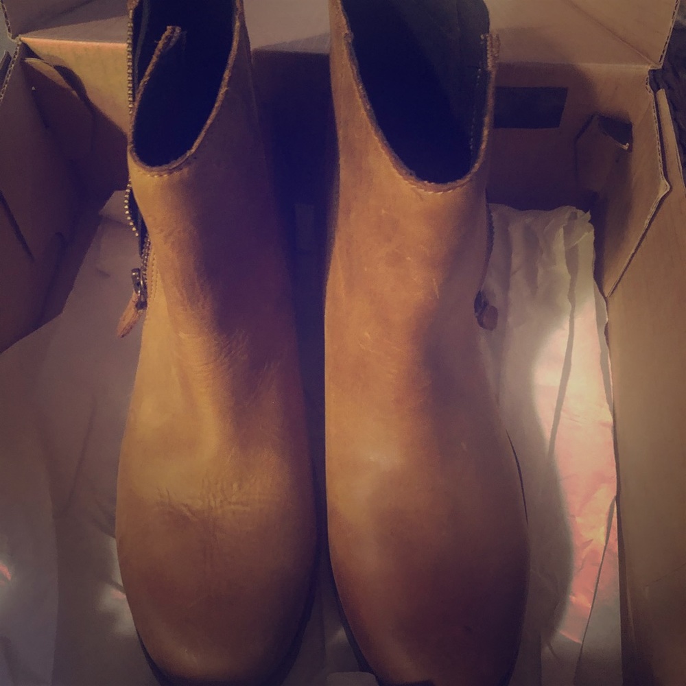 SOREL Emile Zip Booties